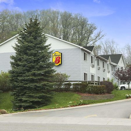 Hotel Super 8 By Wyndham Manistee Exterior foto