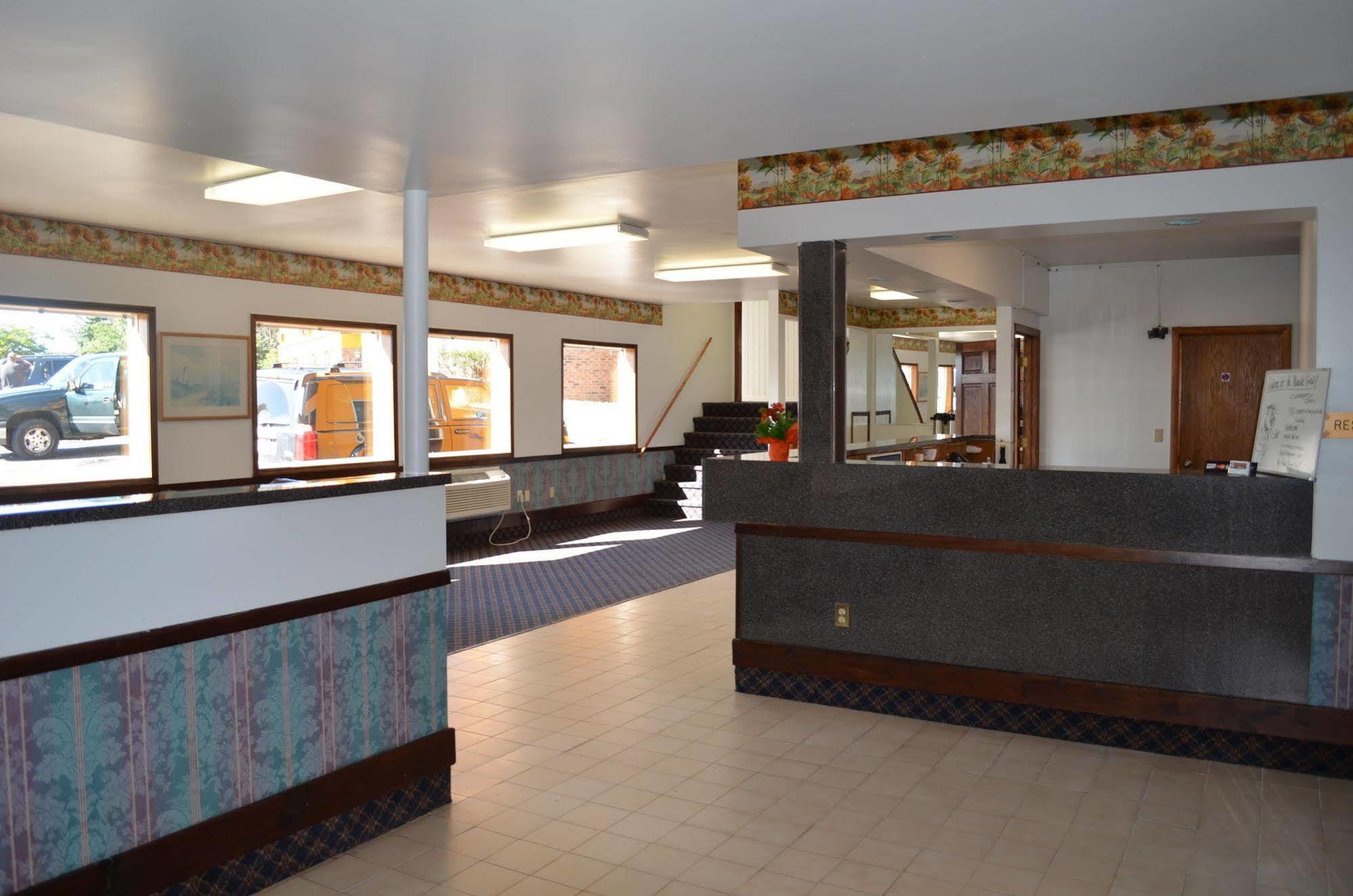 Hotel Super 8 By Wyndham Manistee Exterior foto